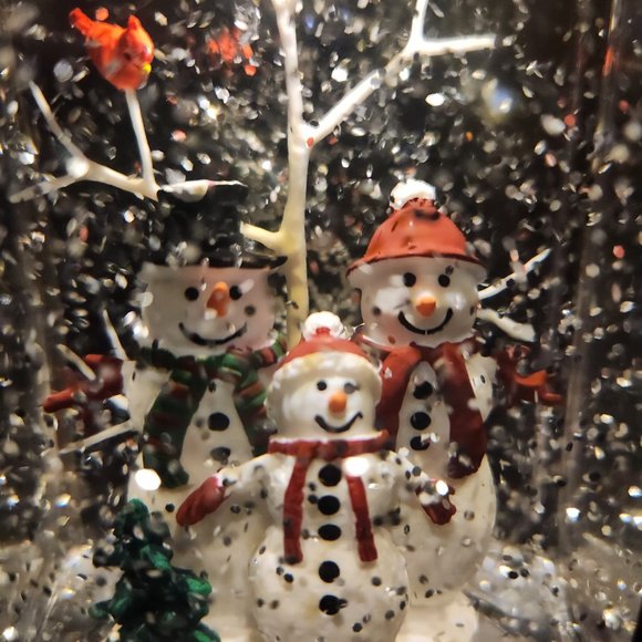 Classic Inspired Motion and light Holiday Memory Box - Snowman Family - Picture 3 of 4